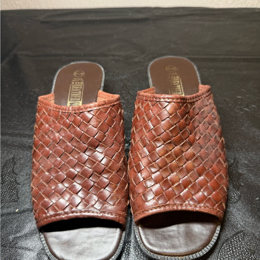 The Leather Collection Woven Brown Leather Slide Sandals 8.5wide women’s